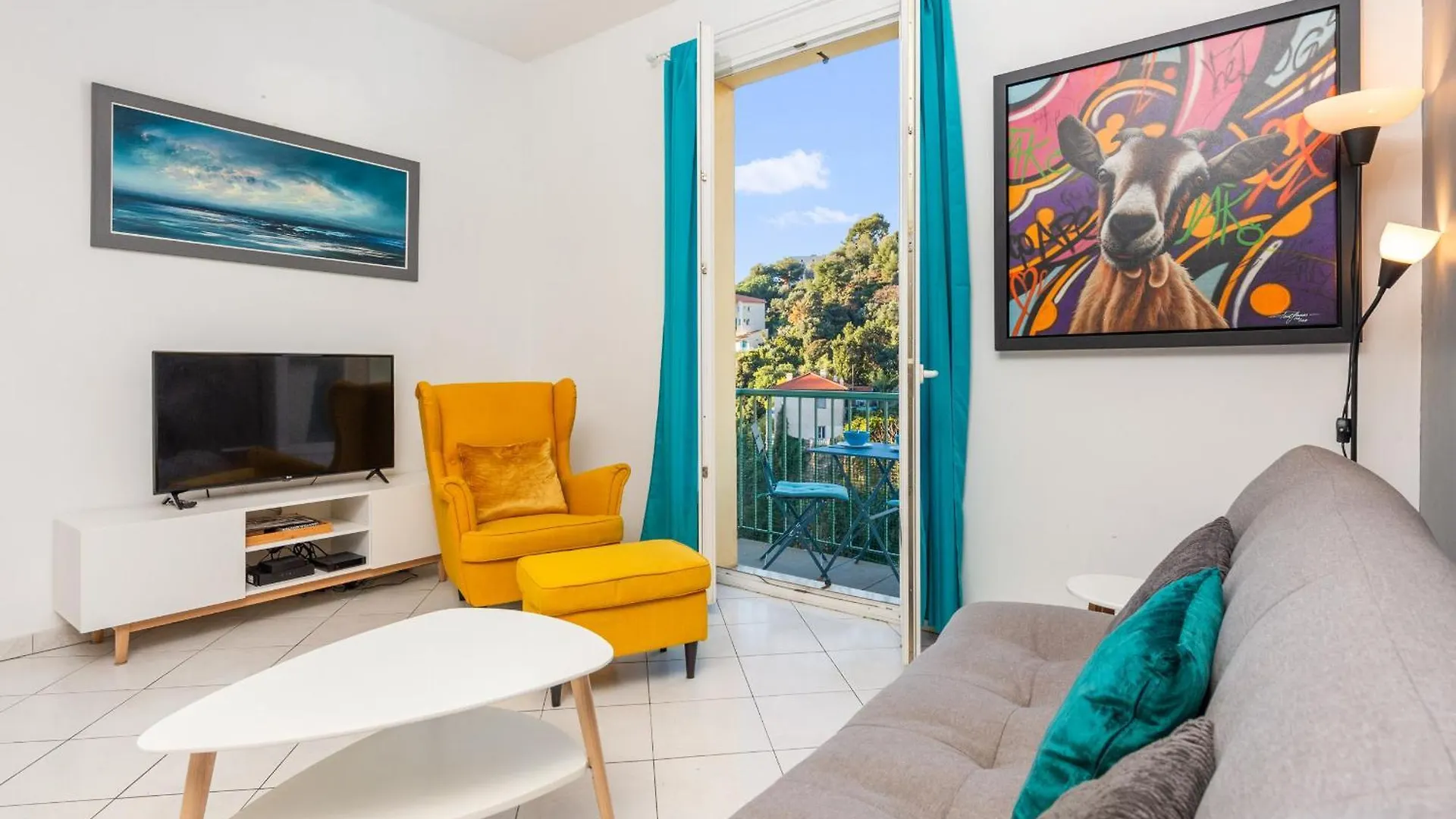Beautiful & Large Sea View Apartment Menton